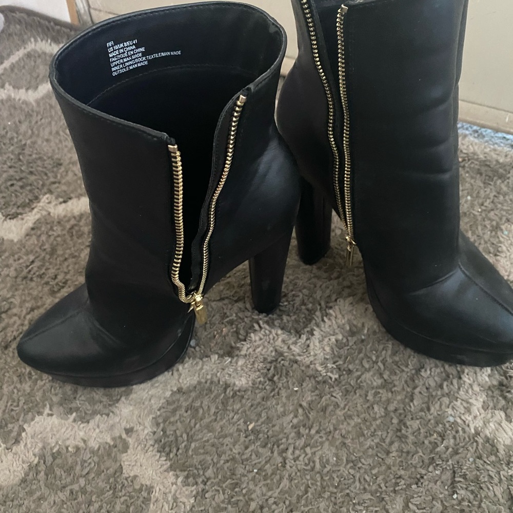 Shoedazzle Fifi boots. Size 10.